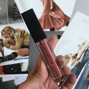 Younique Makeup - Younique lucrative lip gloss in Luxe Younique Makeup - Younique lucrative lip gloss in Luxe